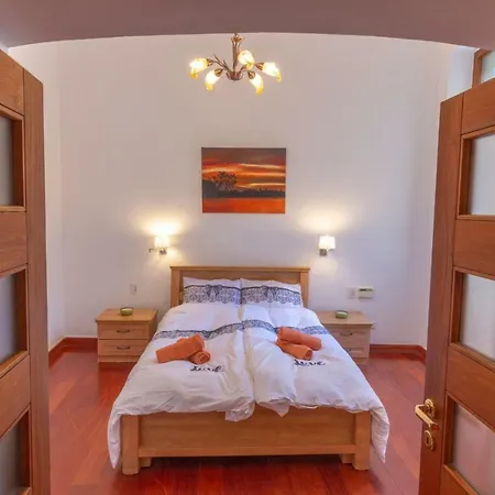 Art Apartment In Mamila Jerusalem Exterior photo