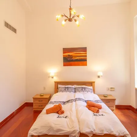 Art Apartment In Mamila Jerusalem Exterior photo